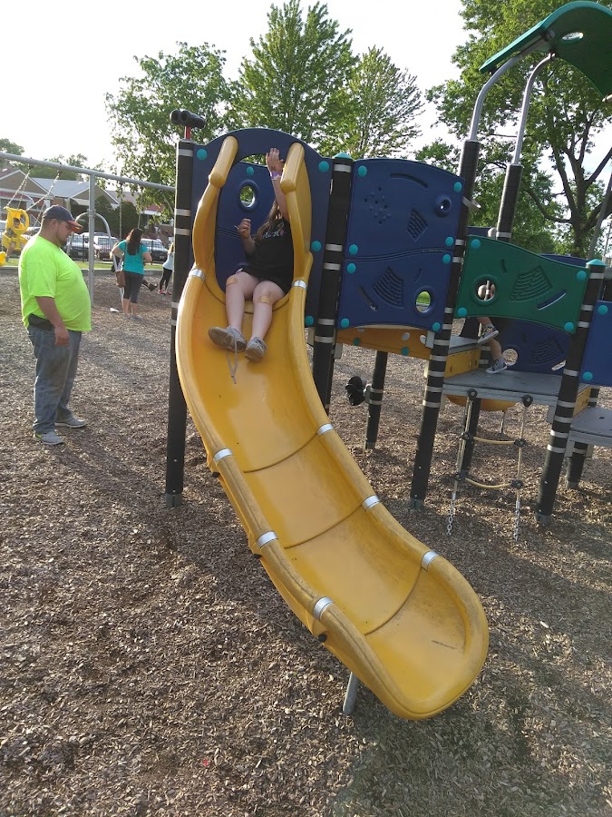 West Lawn Park photo 4