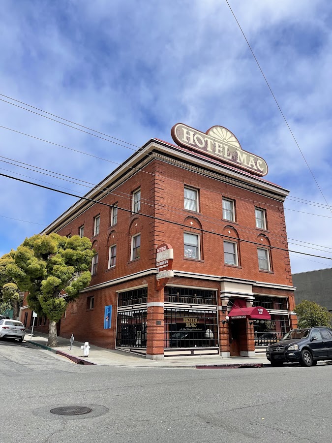 The Hotel Mac & Suites