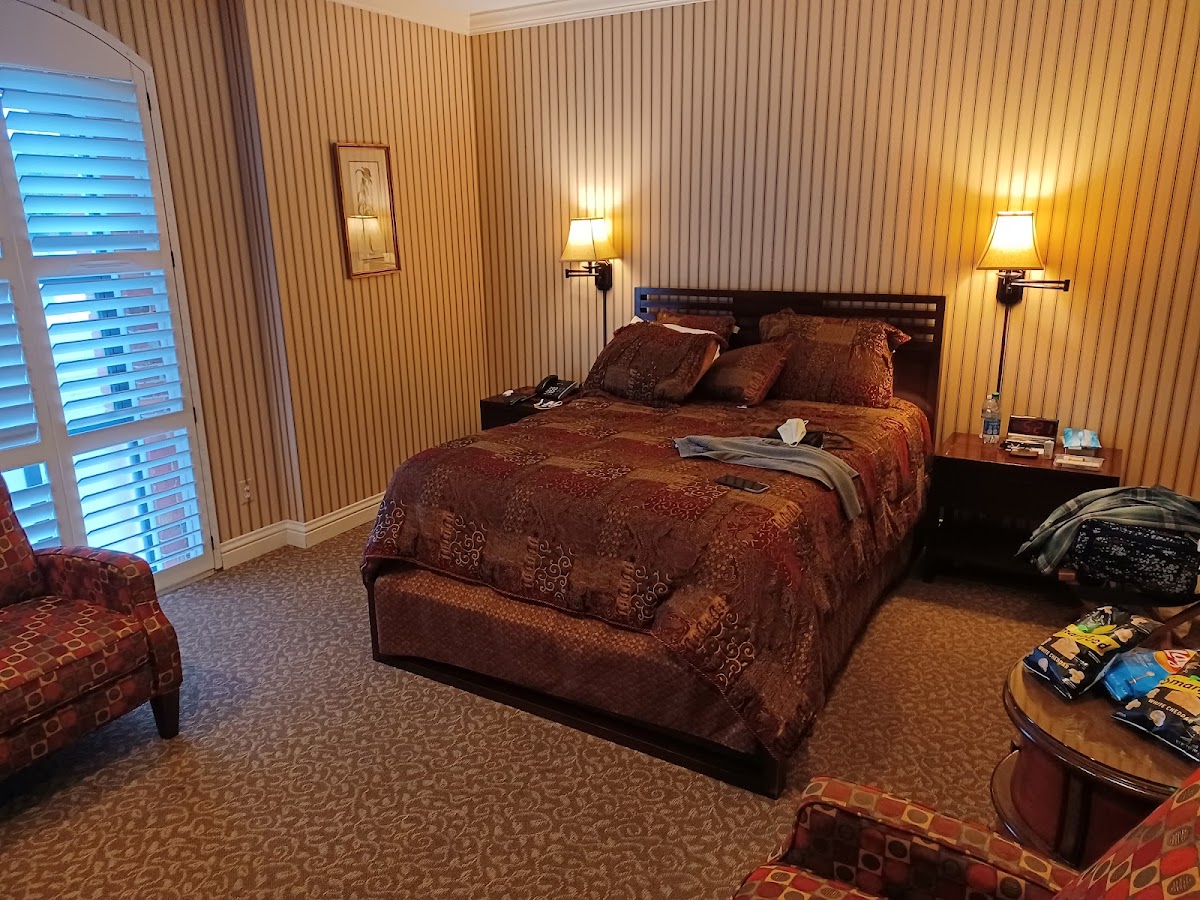 The Hotel Mac & Suites photo 2