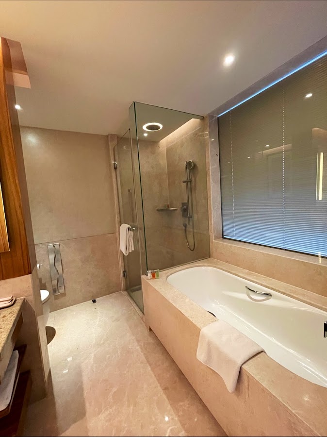 Sheraton Grand Bangalore Hotel at Brigade Gateway photo 4