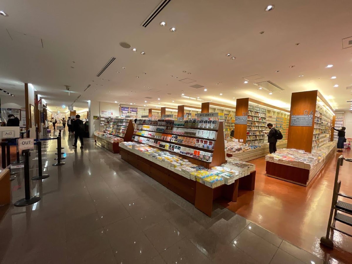 MARUZEN Marunouchi photo 3