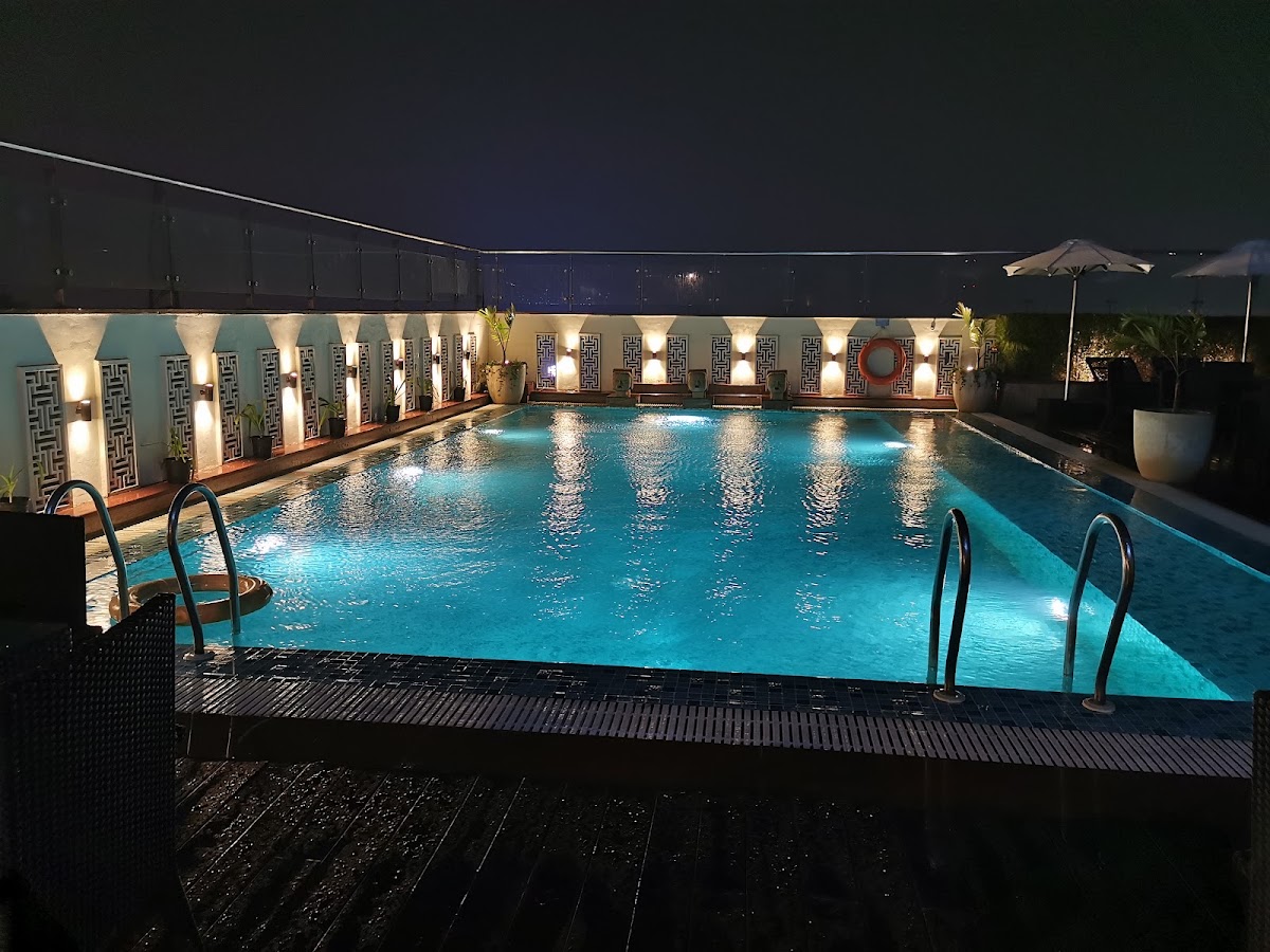 Mahagun Sarovar Portico Suites photo 3