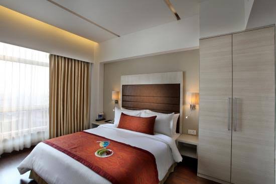Mahagun Sarovar Portico Suites photo 6