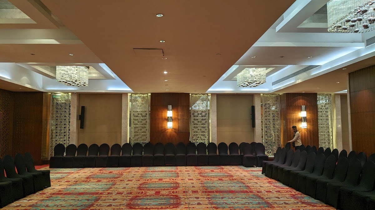 Mahagun Sarovar Portico Suites photo 10