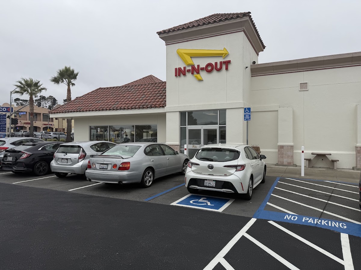 In-N-Out Burger photo 2