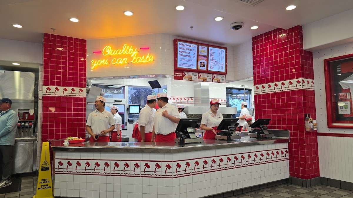 In-N-Out Burger photo 6