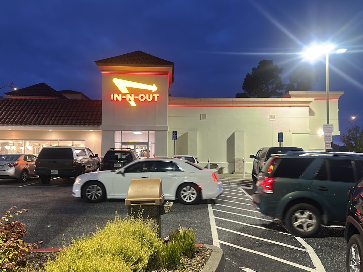 In-N-Out Burger photo 7
