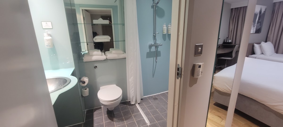 Holiday Inn London - West photo 3