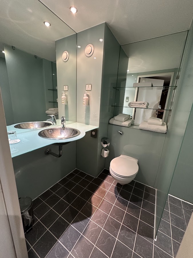 Holiday Inn London - West photo 10