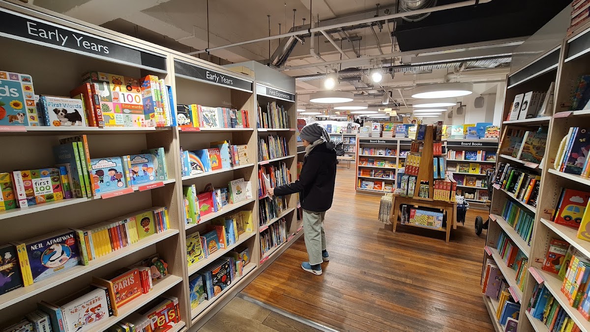 Foyles photo 8