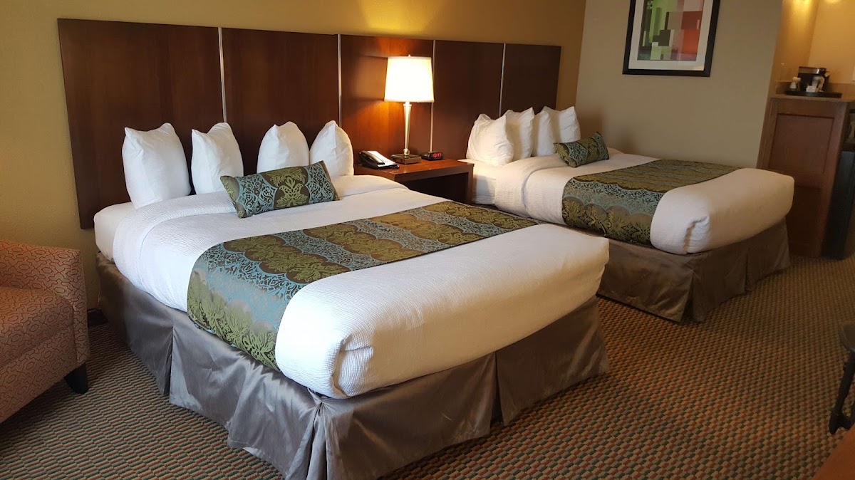 Airport Inn & Suites