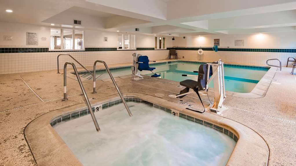 Airport Inn & Suites photo 3