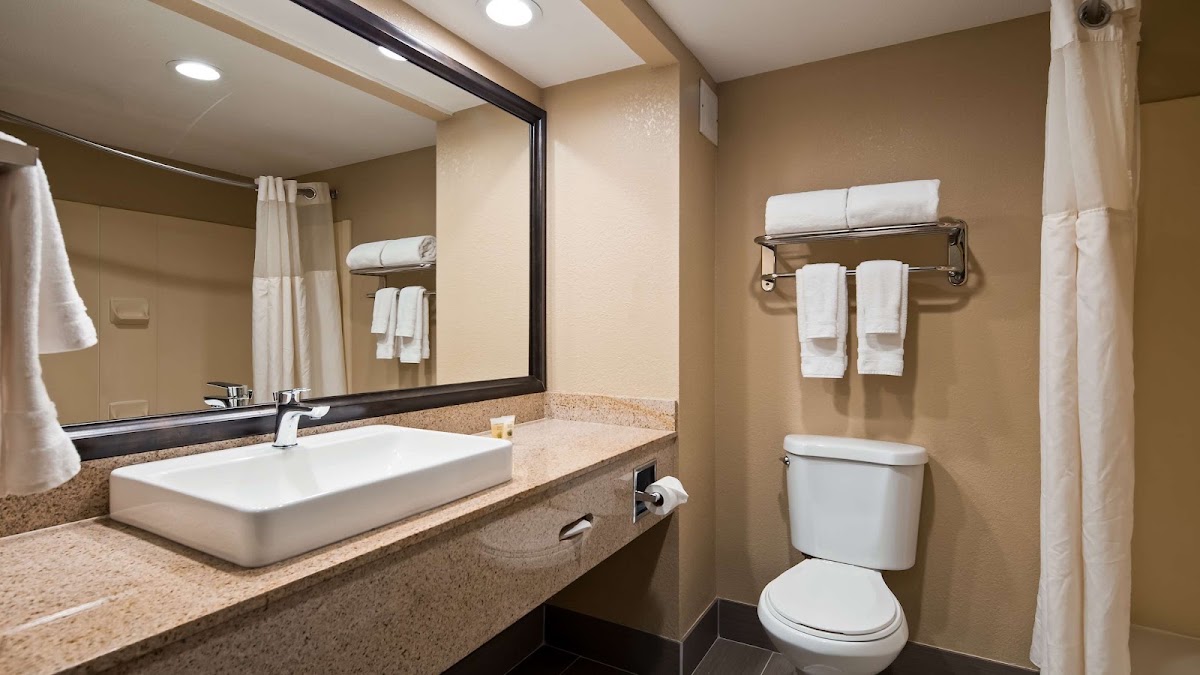 Airport Inn & Suites photo 4