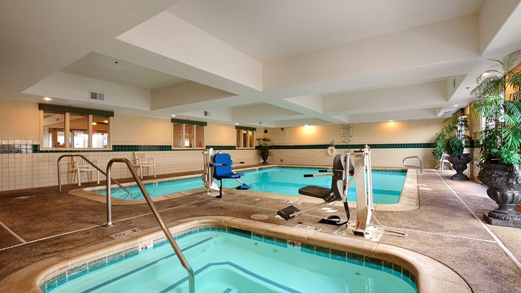 Airport Inn & Suites photo 5