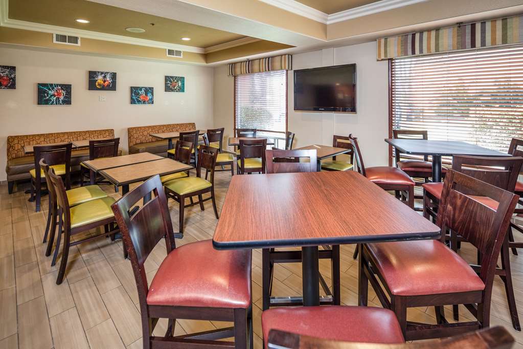 Airport Inn & Suites photo 6