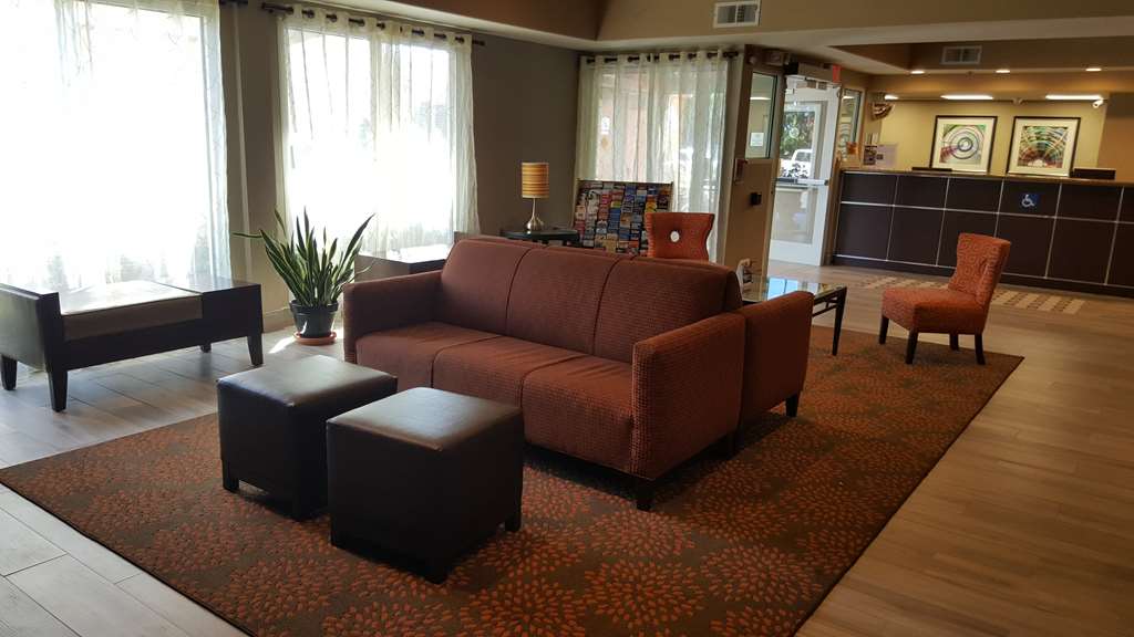 Airport Inn & Suites photo 7