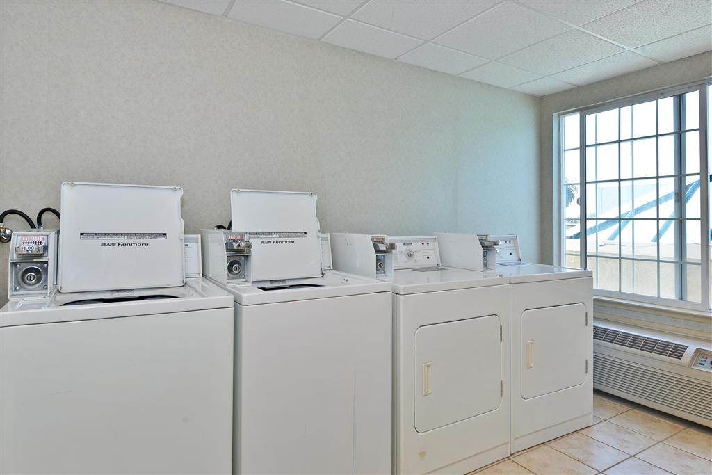 Airport Inn & Suites photo 8