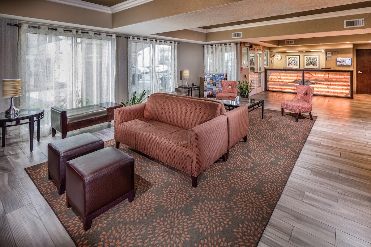 Airport Inn & Suites photo 9