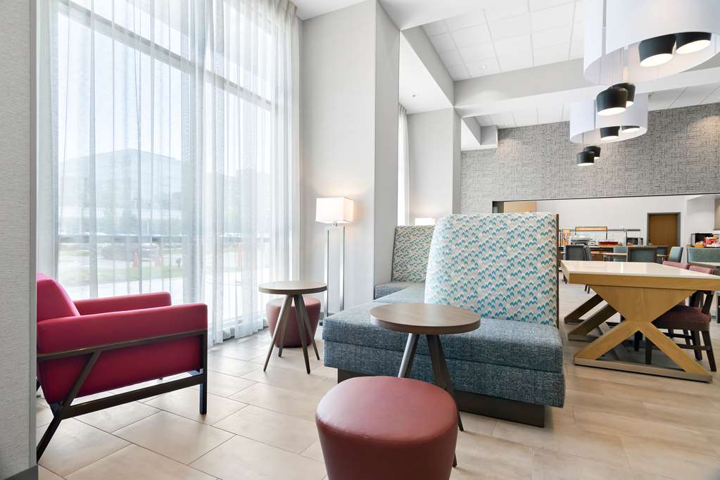 Hampton Inn & Suites Chicago Medical District UIC photo 9