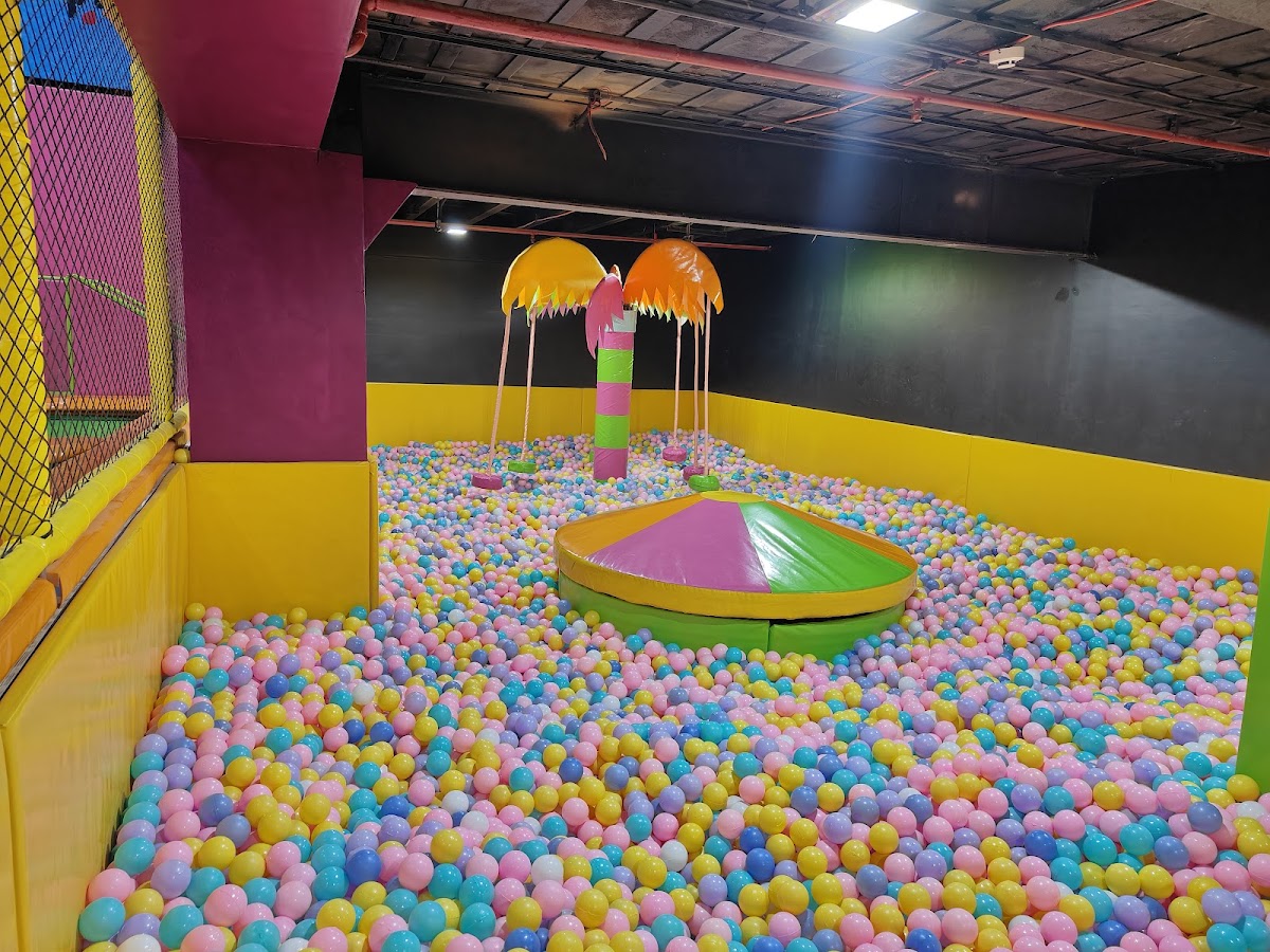 SkyJumper Trampoline Park photo 5