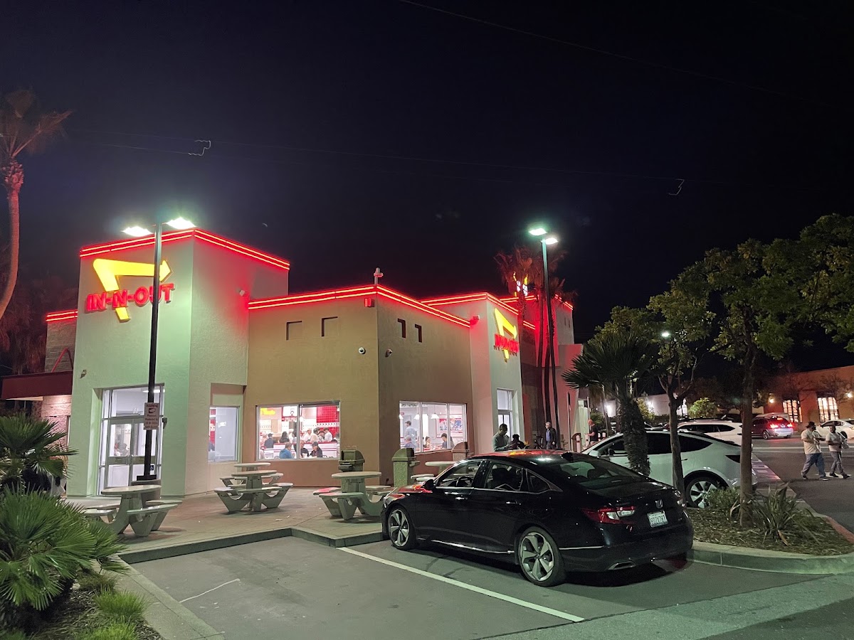 In-N-Out Burger photo 6