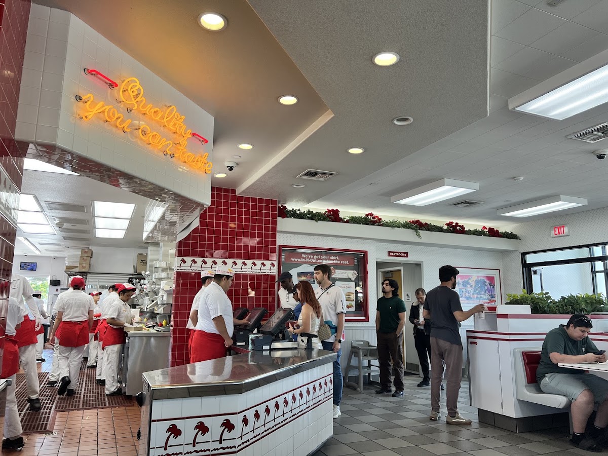 In-N-Out Burger photo 7