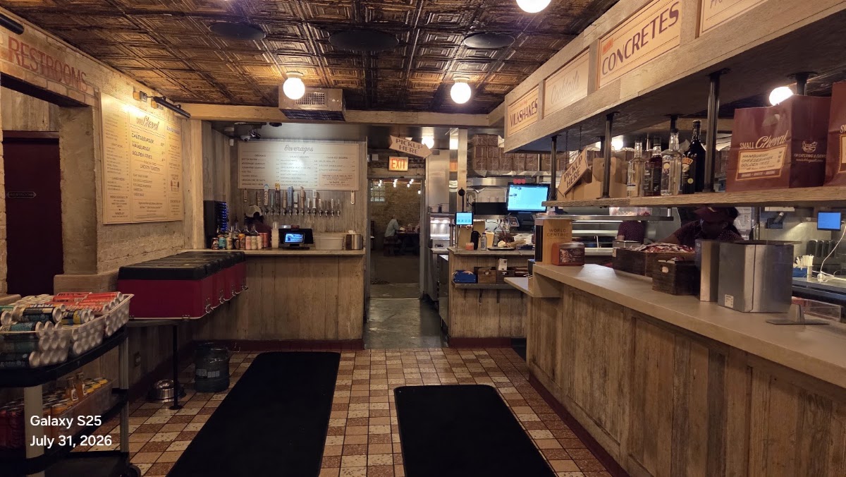 Small Cheval- Wicker Park photo 2