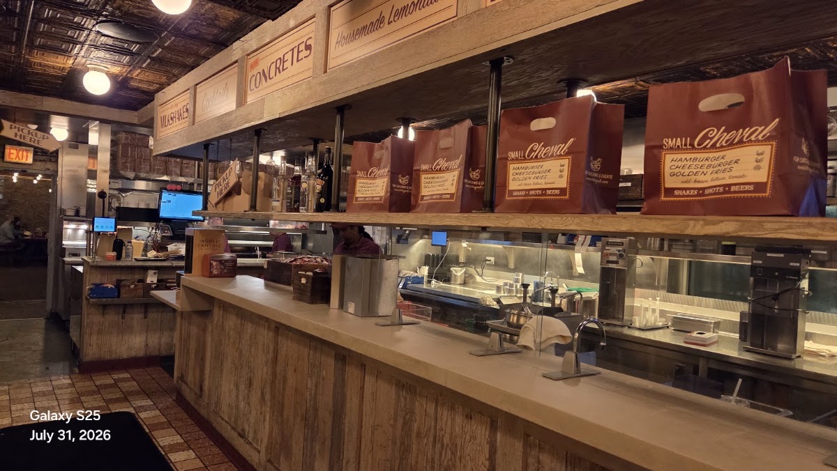 Small Cheval- Wicker Park photo 5