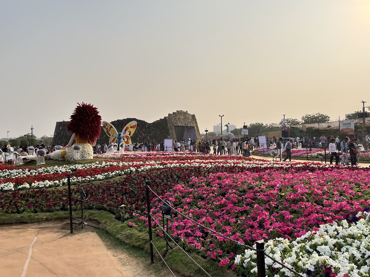 Sabarmati Riverfront Flower Park photo 2