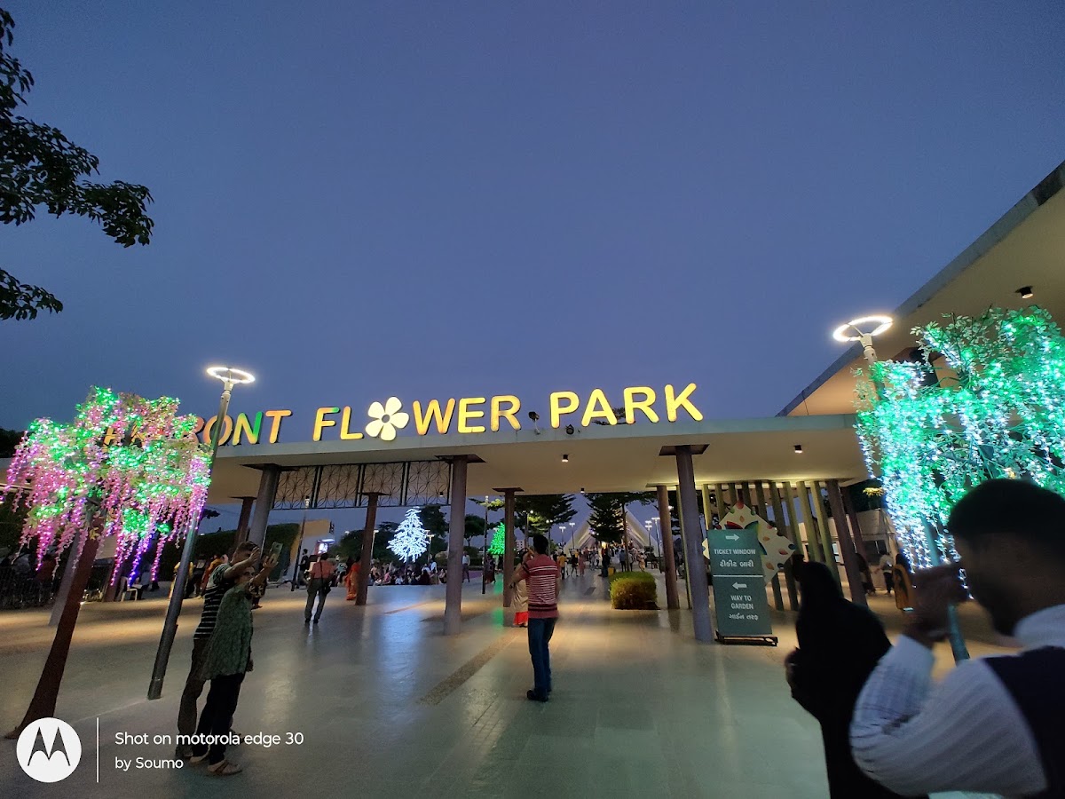 Sabarmati Riverfront Flower Park photo 8