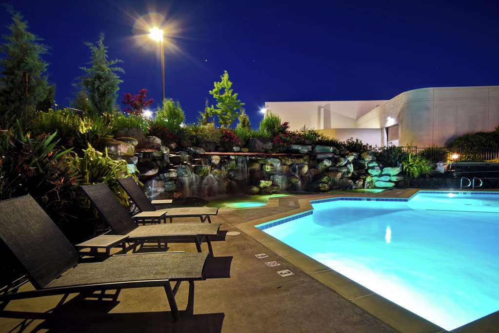 DoubleTree by Hilton Hotel Pleasanton at the Club photo 3
