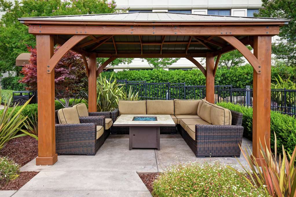 DoubleTree by Hilton Hotel Pleasanton at the Club photo 8