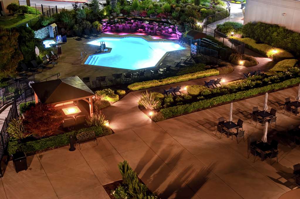 DoubleTree by Hilton Hotel Pleasanton at the Club photo 10