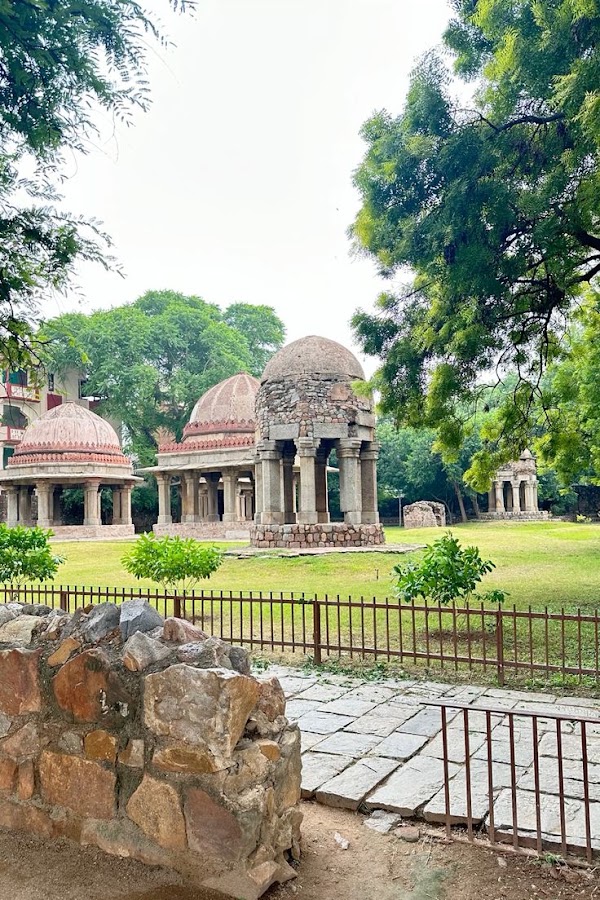 Hauz Khas SOCIAL photo 4