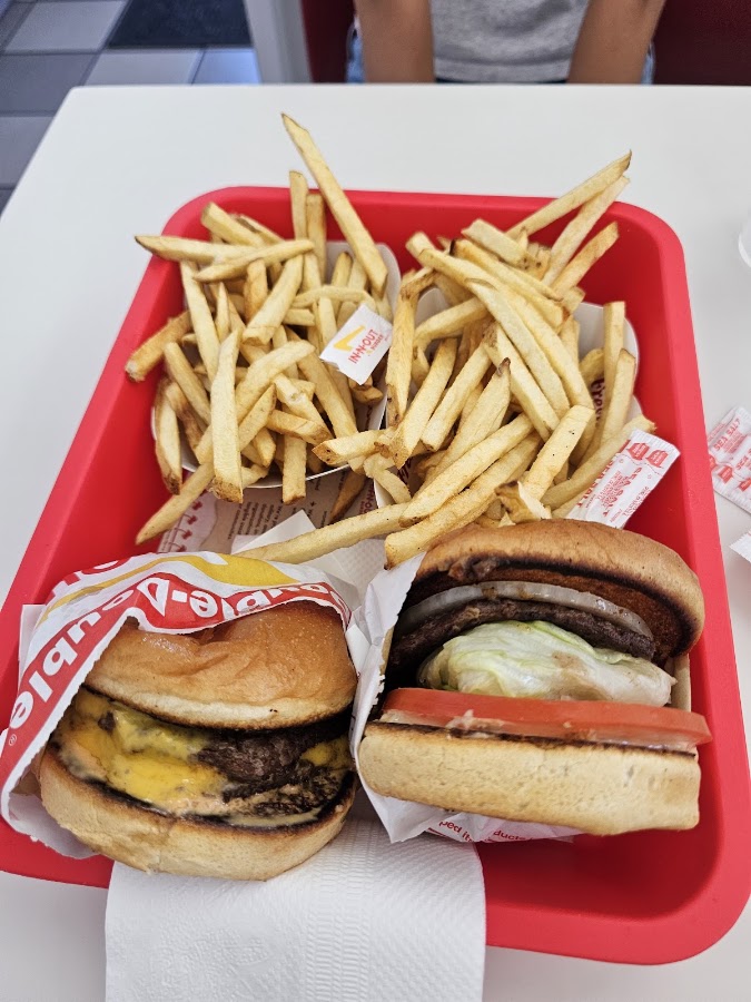 In-N-Out Burger photo 4