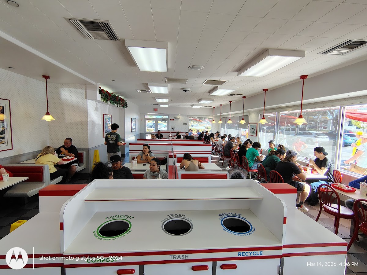 In-N-Out Burger photo 8