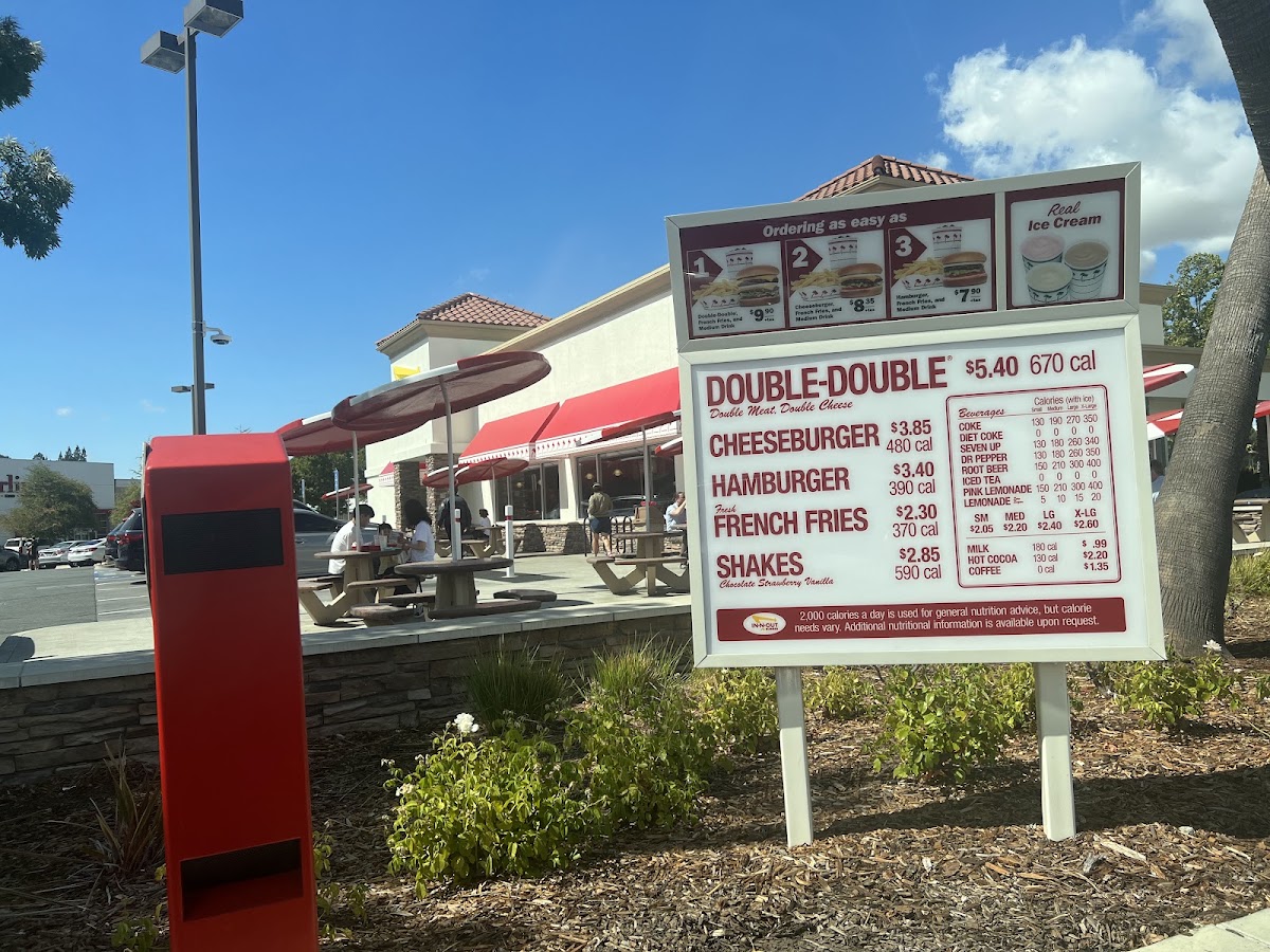 In-N-Out Burger photo 9