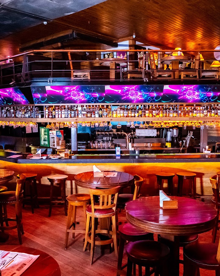 Manhattan Bar & Brewery photo 6