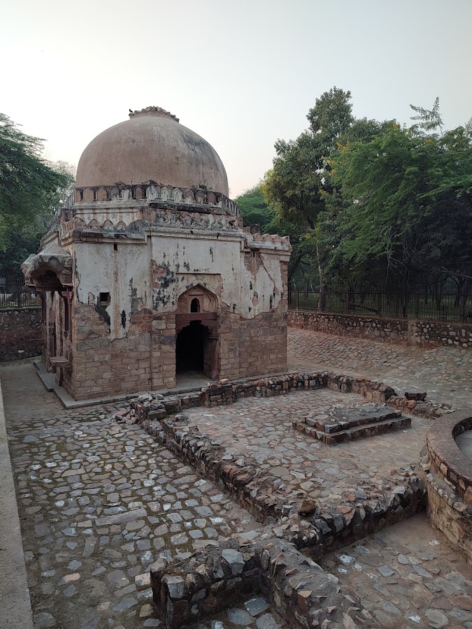 Mehrauli Archaeological Park photo 3