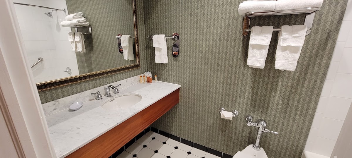 The Carleton of Oak Park Hotel photo 3