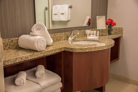 Courtyard by Marriott Bethesda Chevy Chase photo 4