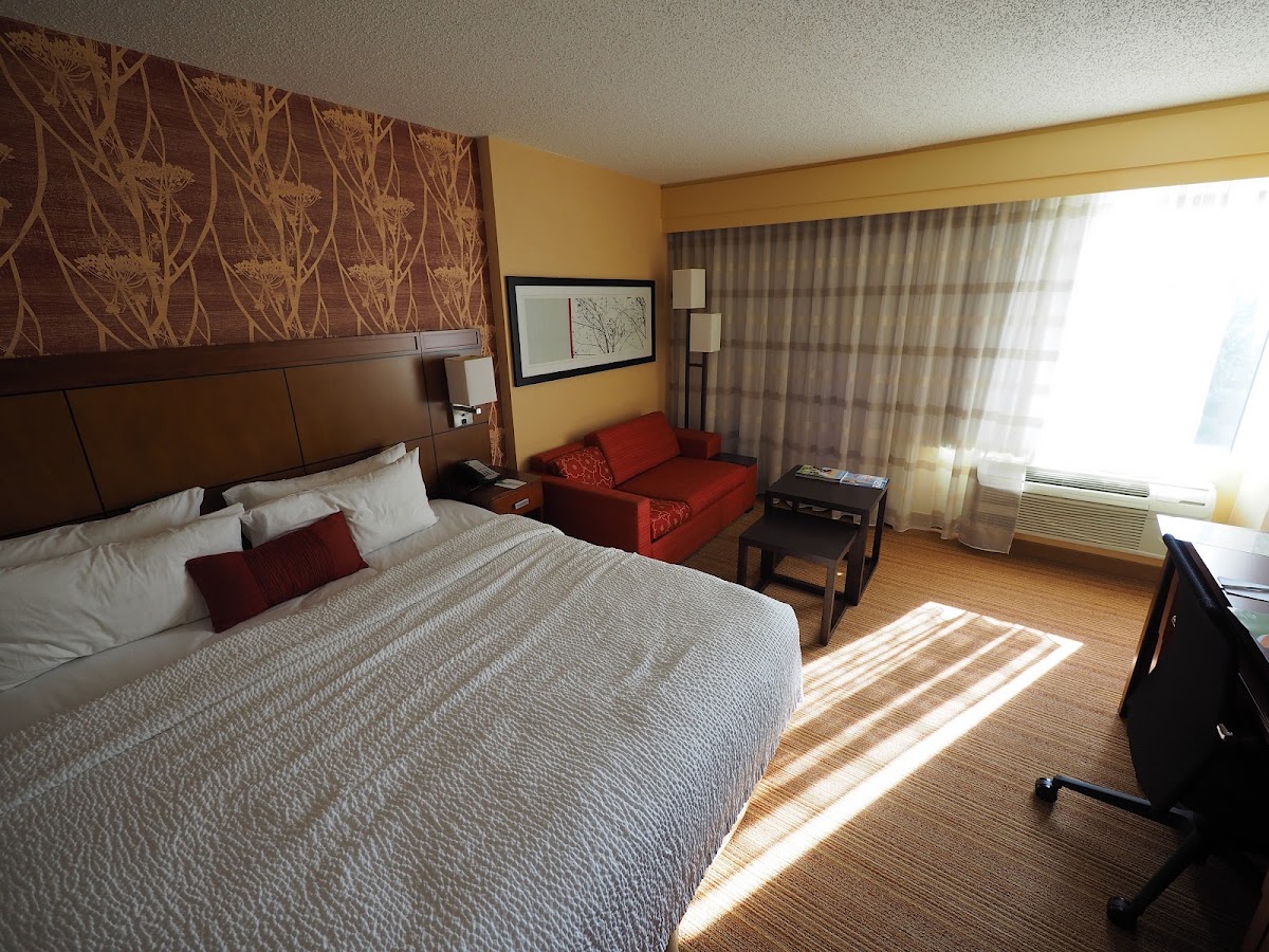Courtyard by Marriott Bethesda Chevy Chase photo 6