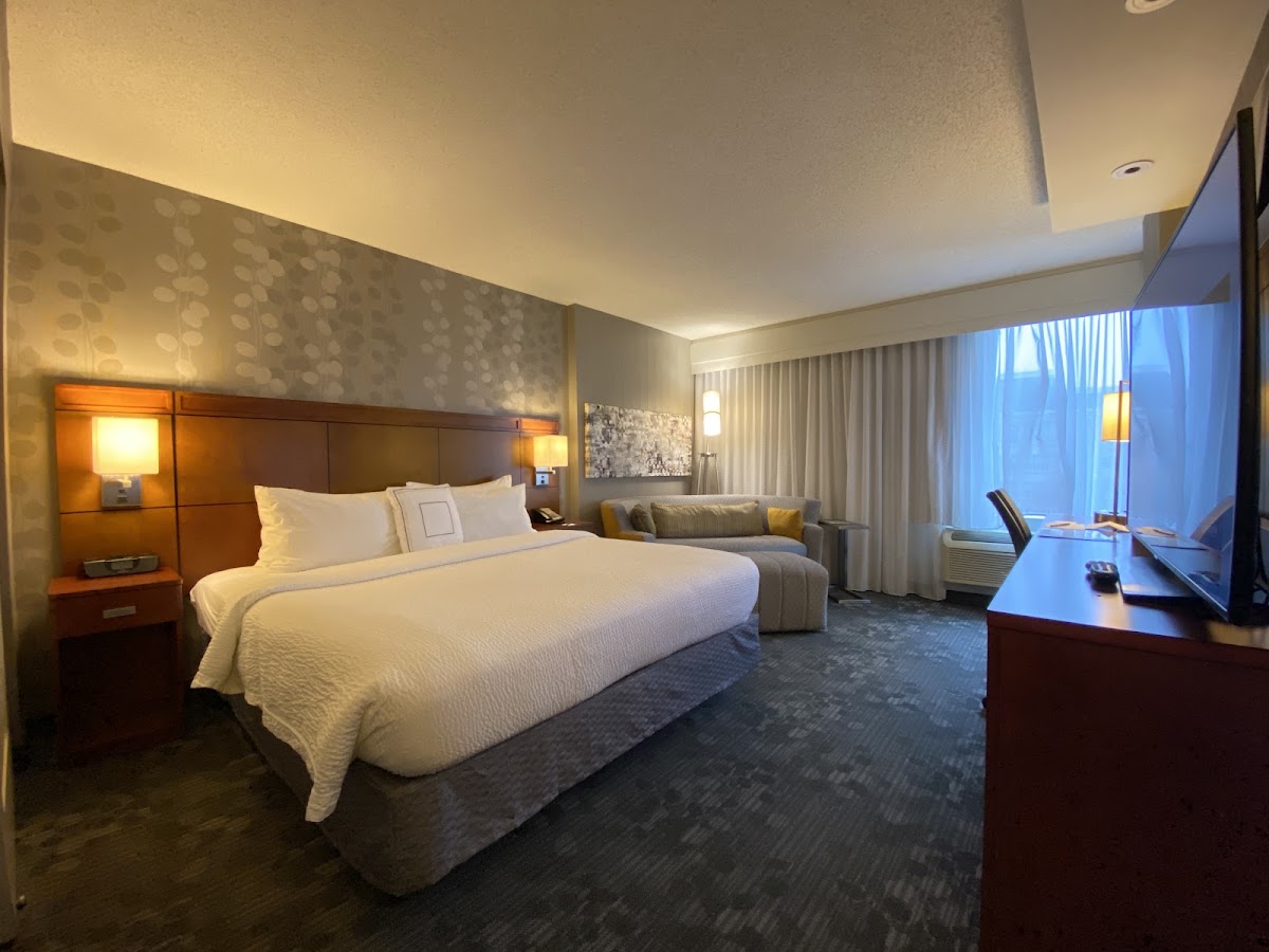 Courtyard by Marriott Bethesda Chevy Chase photo 8