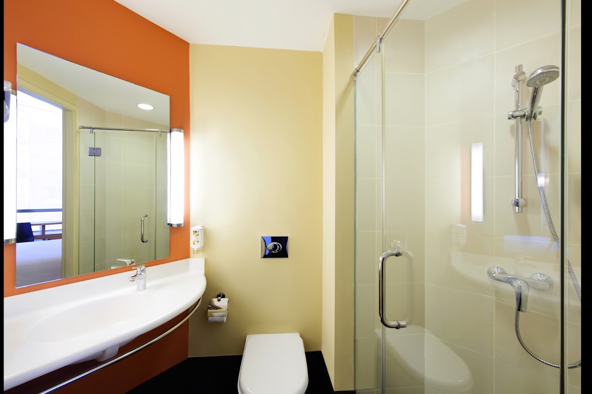 ibis Singapore Novena photo 3