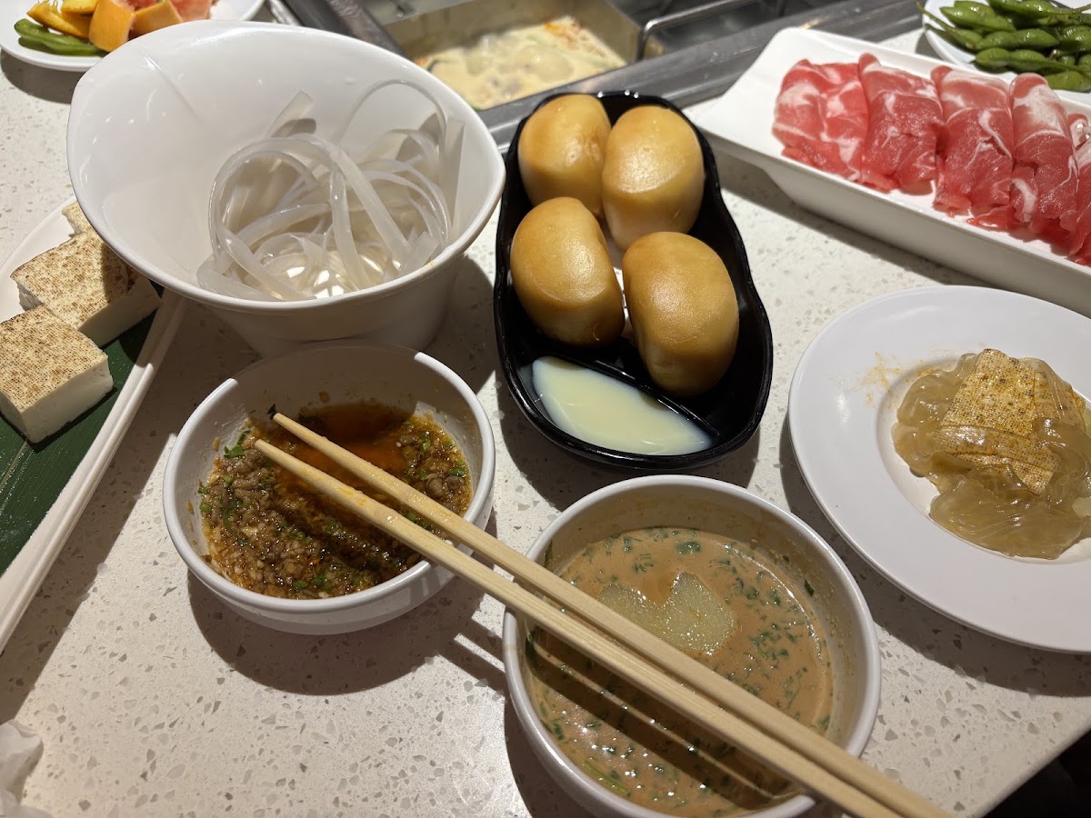 Haidilao Shinjuku Branch photo 4