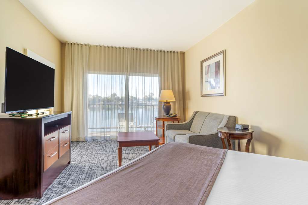 Best Western Plus Bayside Hotel photo 10