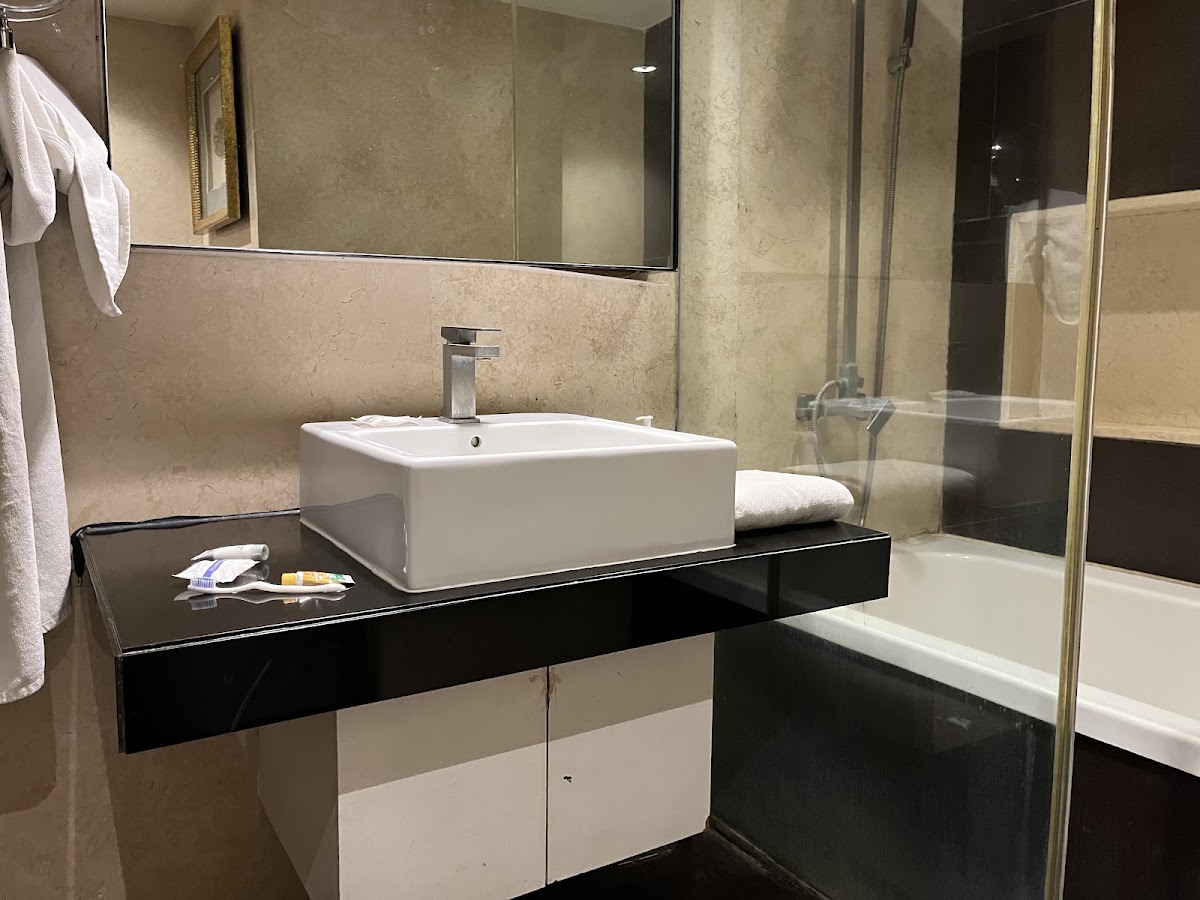 Davanam Sarovar Portico Hotel Suites photo 4
