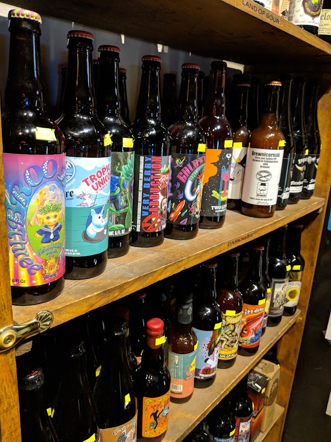 Maria's Packaged Goods and Community Bar photo 7