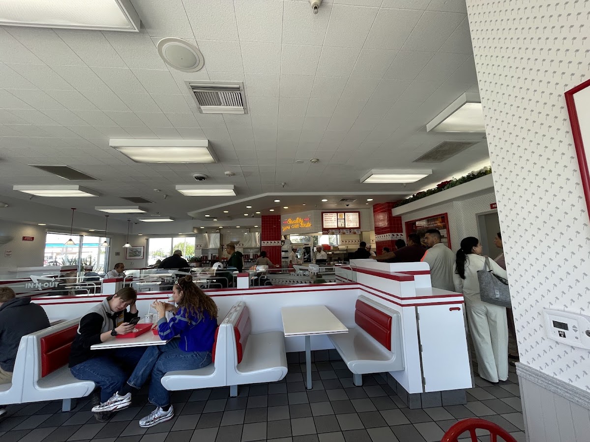 In-N-Out Burger photo 6