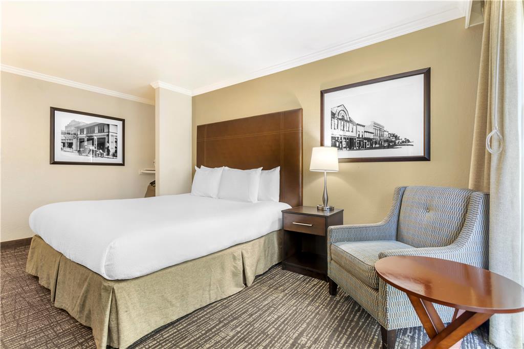 Best Western Plus Garden Court Inn photo 2